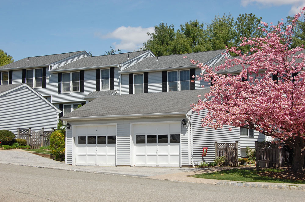 Meadowbrook Farms Condos